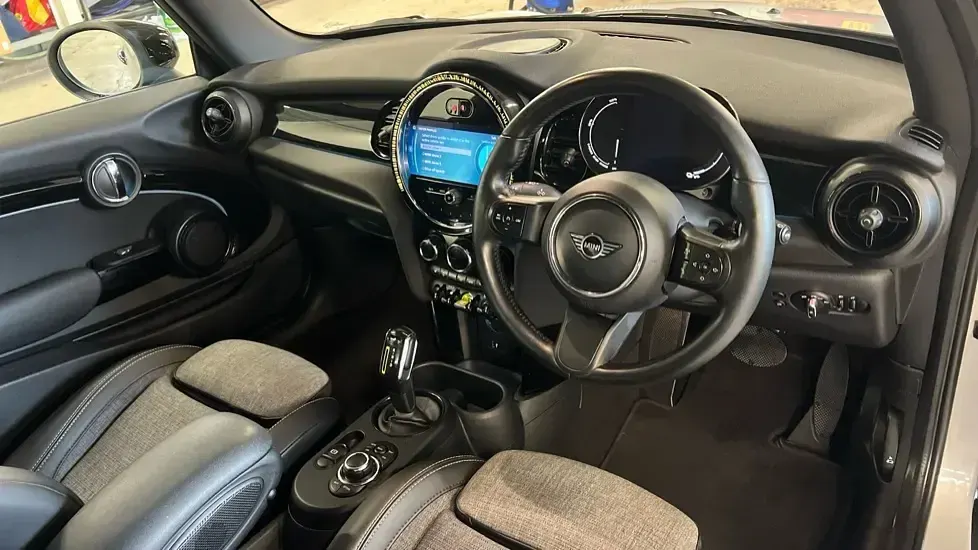 Used Mini Cooper S Level 2 135 kW (184 HP) 2021 White silver Hatchback