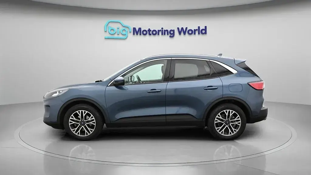Używany Ford Kuga Titanium 120 KM (88 kW) 2021 Niebieski SUV