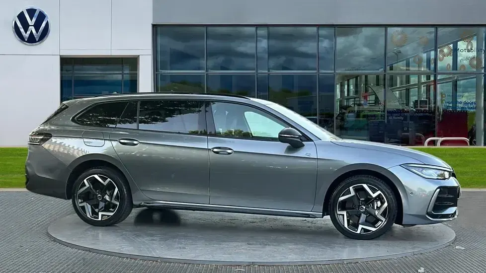Used VW Passat R-line 204 HP (150 kW) 2025 Grey Estate