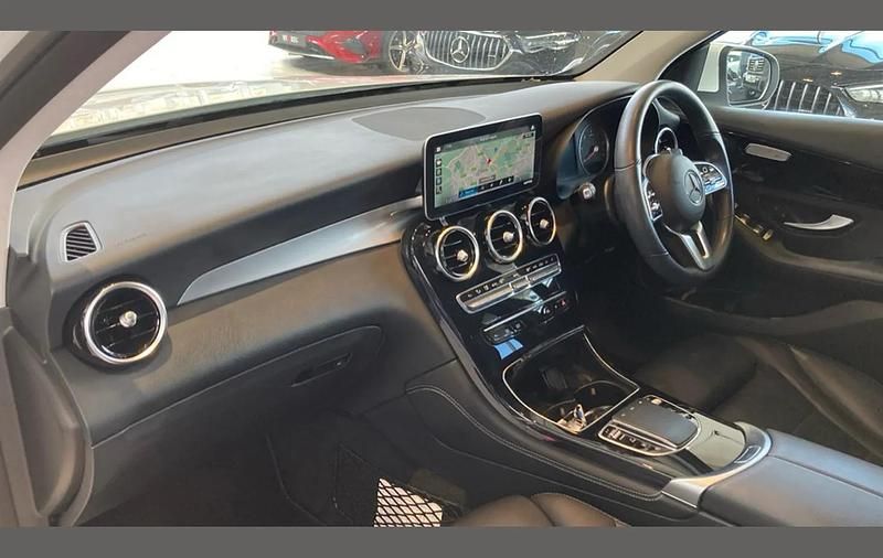 Used Mercedes GLC220 194 HP (142 kW) 2020 White SUV