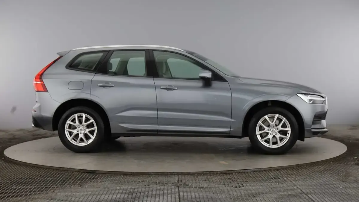 Used Volvo XC60 Momentum 247 HP (181 kW) 2021 SUV
