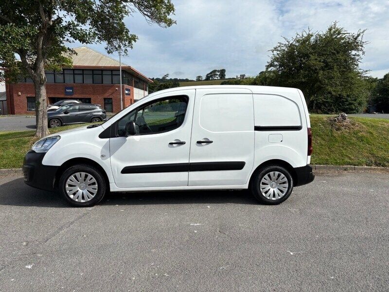 White Used 2017 Citroën Berlingo MPV | £7,995 (A bit pricey) - Image 1/4