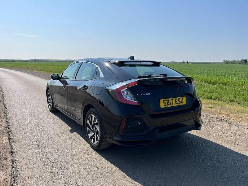 Begagnad Honda Civic SE 2017 Svart Halvkombi