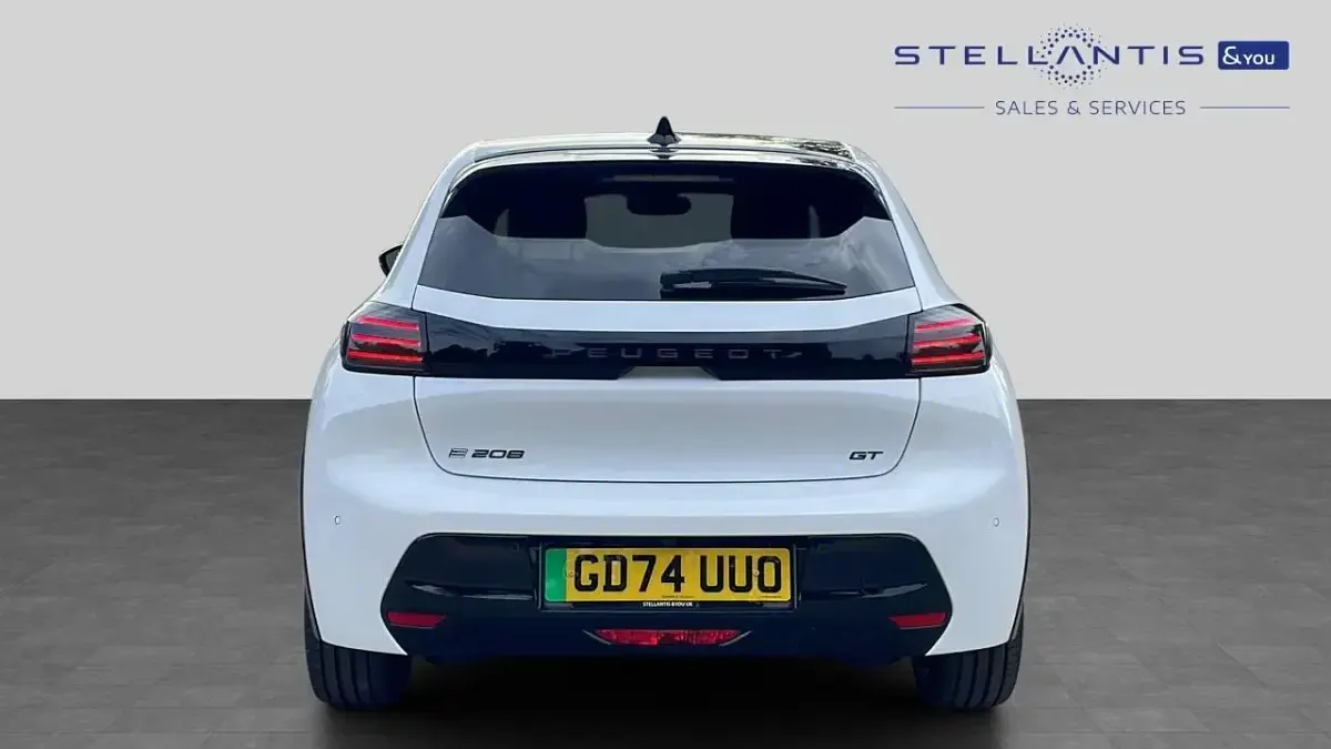 Used Peugeot e-208 GT 113 kW (154 HP) 2025 White Hatchback