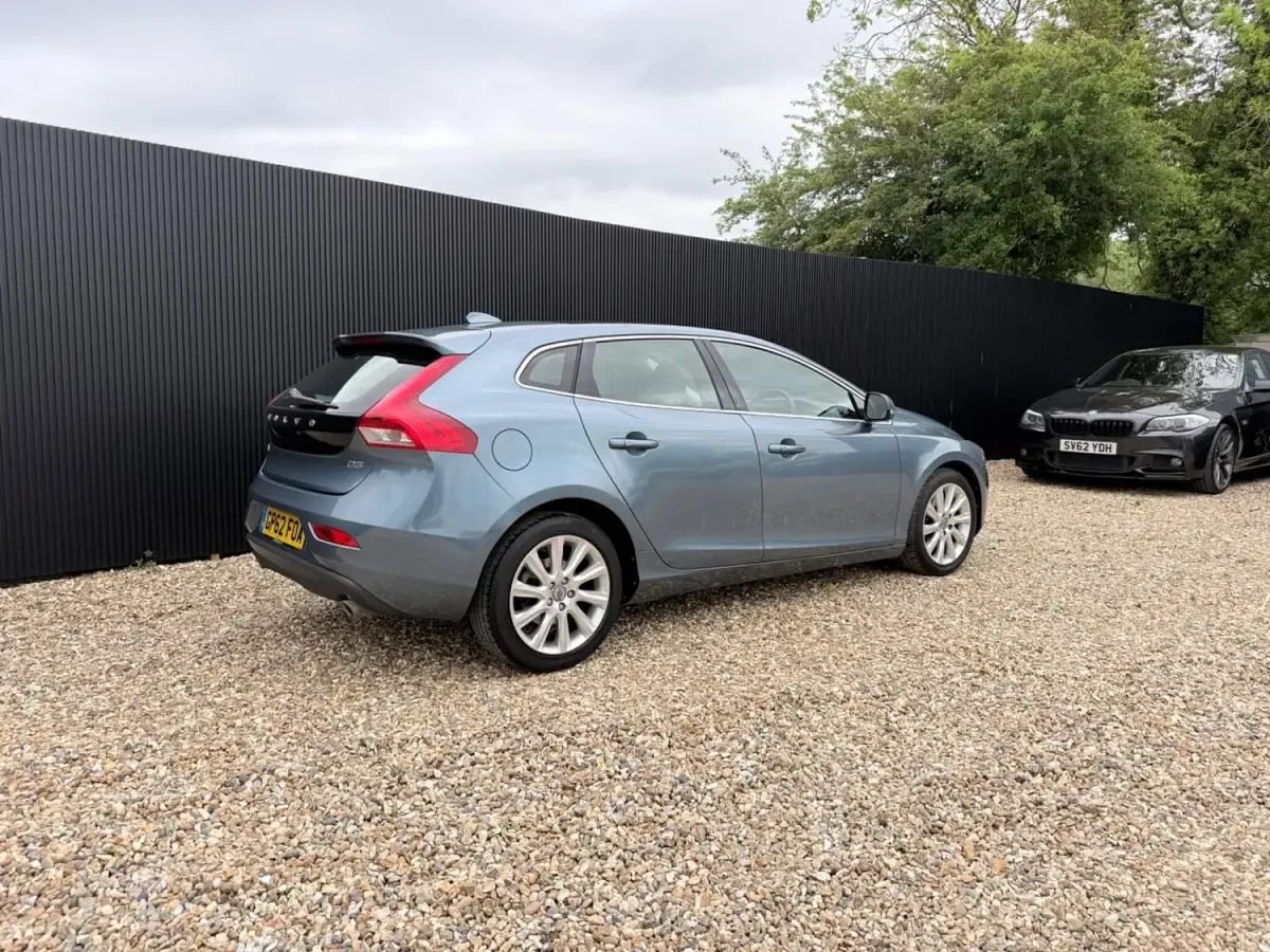 Usado Volvo V40 SE Lux 150 HP (110 kW) 2012 Azul Citadino