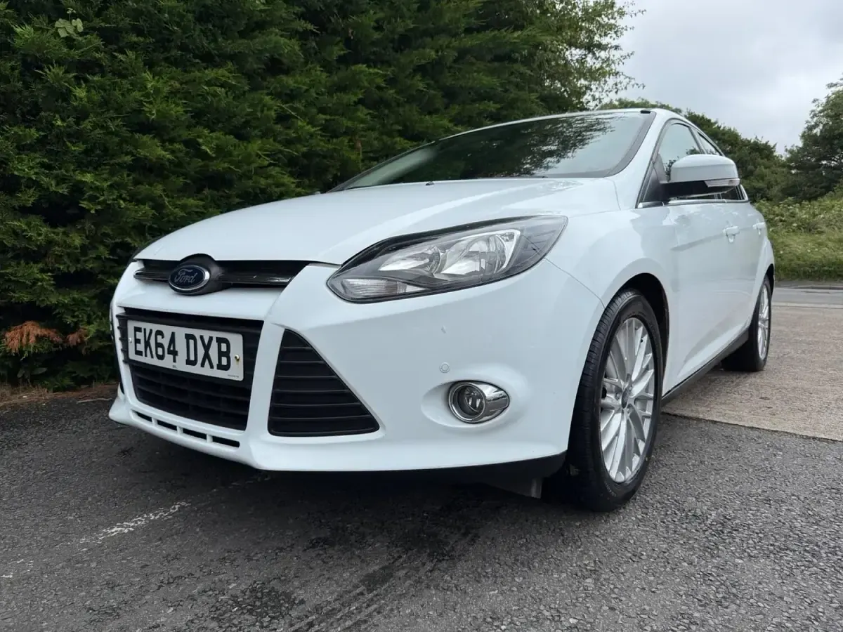 Used Ford Focus Zetec 2014 White Hatchback