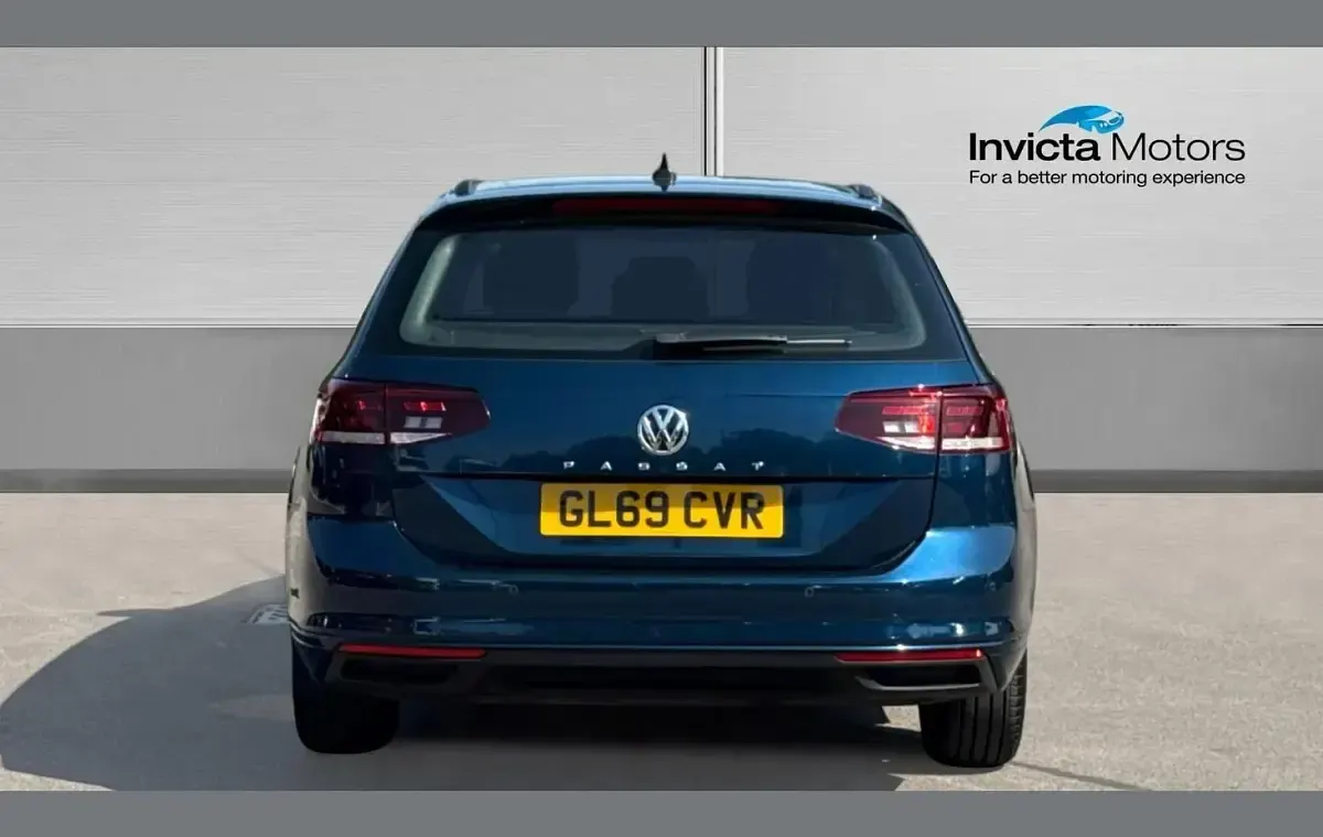 Used VW Passat SE 120 HP (88 kW) 2019 Aquamarine blue signature metallic Estate