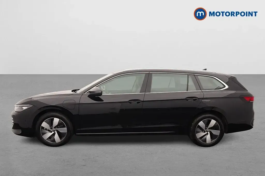 Used VW Passat Life 204 HP (150 kW) 2025 Black Estate