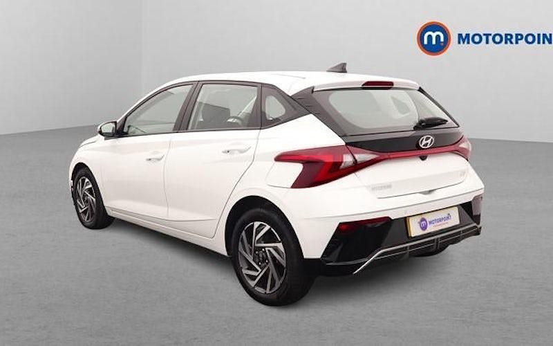 Used Hyundai i20 Advanced 101 HP (74 kW) 2024 White Hatchback