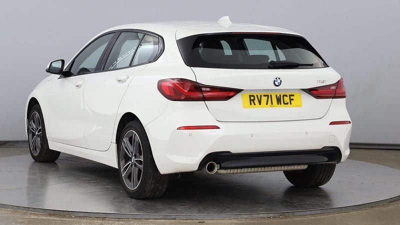 Used BMW 118 Sport Line 140 HP (102 kW) 2021 White Hatchback