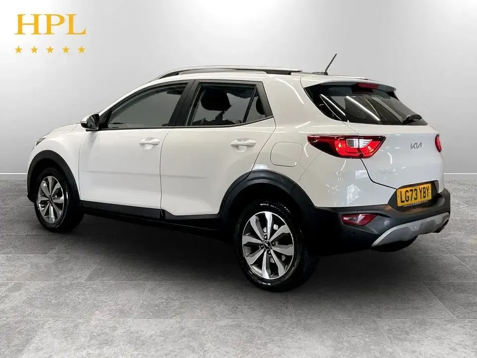 Used Kia Stonic 100 HP (73 kW) 2023 White SUV