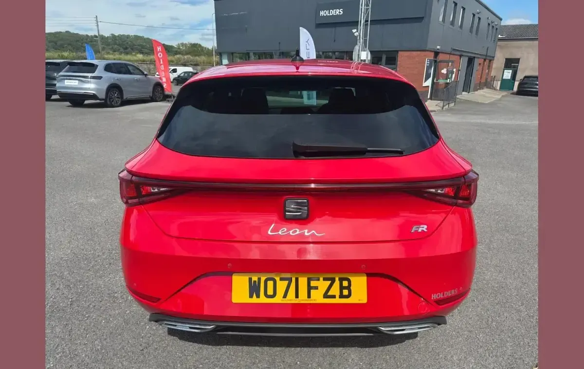 Used Seat Leon FR Sport 147 HP (108 kW) 2022 Red Hatchback