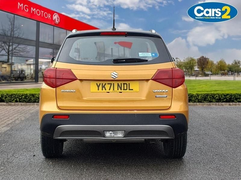 Begagnad Suzuki Vitara SZ4 129 HK (94 kW) 2022 Gul Halvkombi