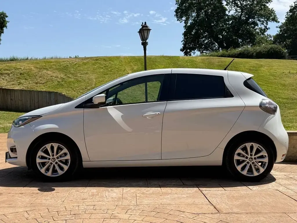 Used Renault Zoe Business 55 kW (75 HP) 2022 White Hatchback