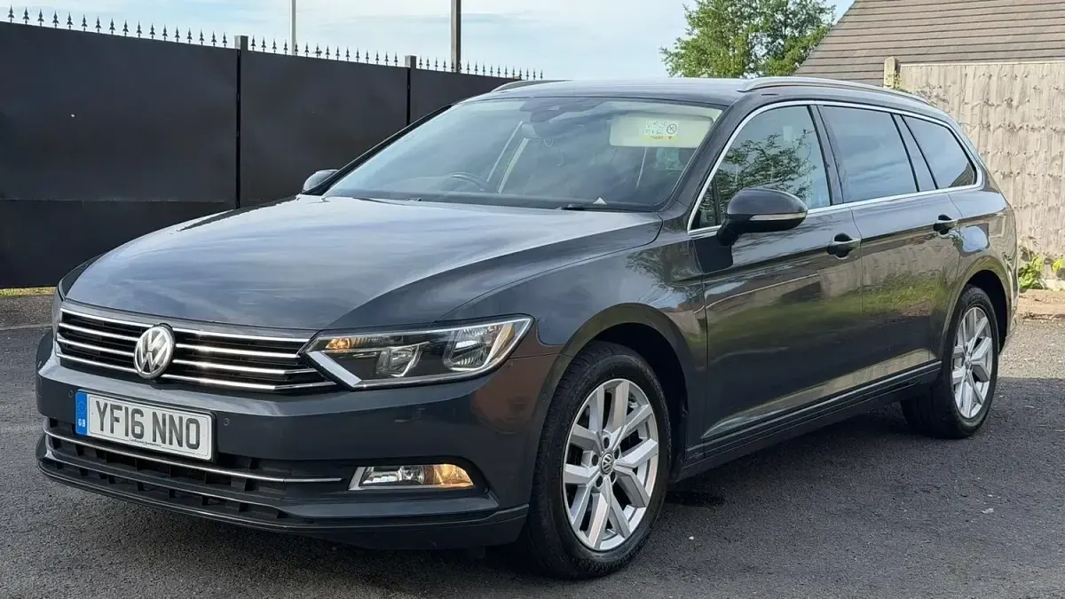 Used VW Passat Business 120 HP (88 kW) 2016 Grey Estate