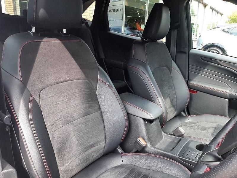 Second-hand Ford Kuga ST-Line 190 CP (139 kW) 2022 Alb SUV