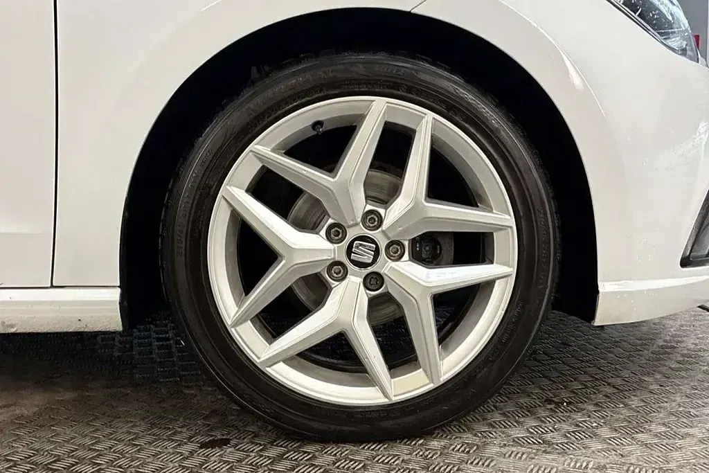 Używany Seat Ibiza FR 94 KM (69 kW) 2020 Biały Hatchback