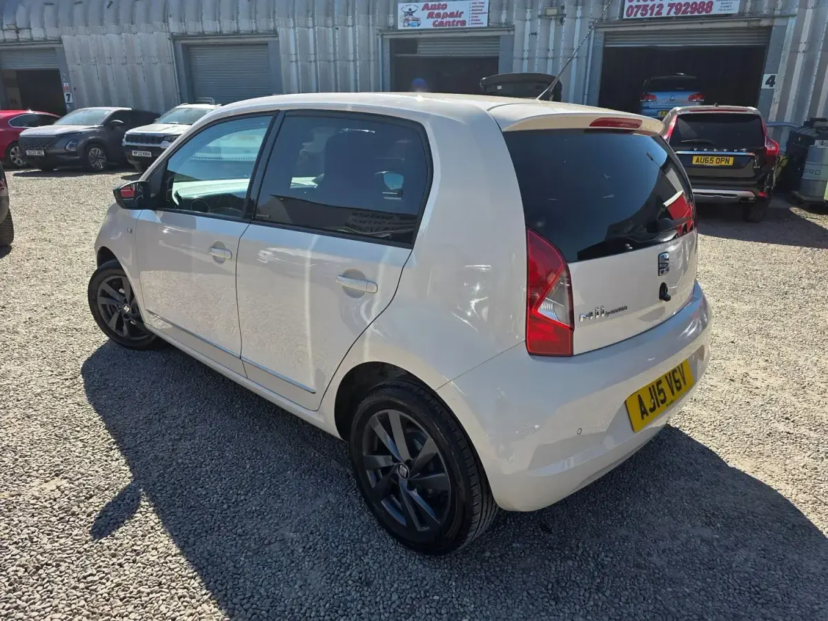 Usado Seat Mii 75 HP (55 kW) 2015 Bege Citadino
