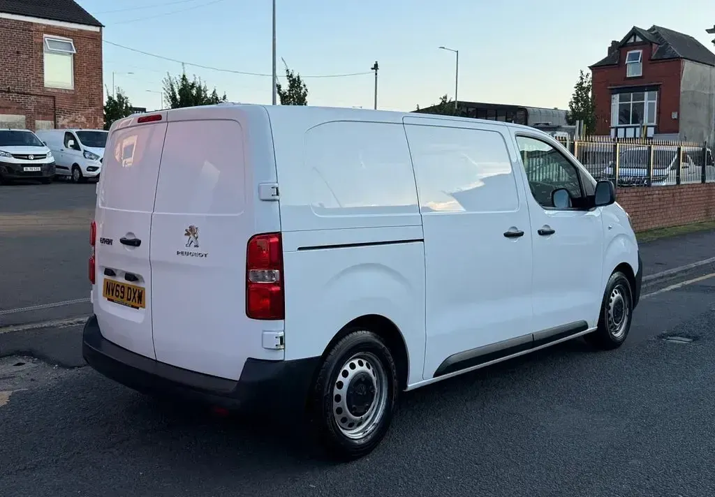 Used Peugeot Expert 100 HP (73 kW) 2020 White Van