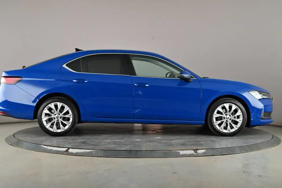 Usado Skoda Superb SE L 150 CV (110 kW) 2024 Azul Utilitario