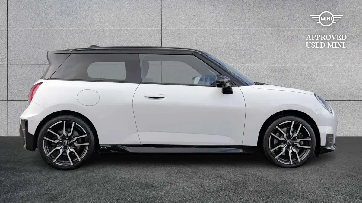 Used Mini Cooper Hatch 133 kW (181 HP) 2025 White Hatchback