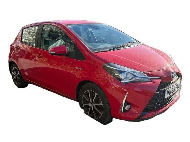 Used Toyota Yaris Hybrid 100 HP (73 kW) 2019 Red Hatchback