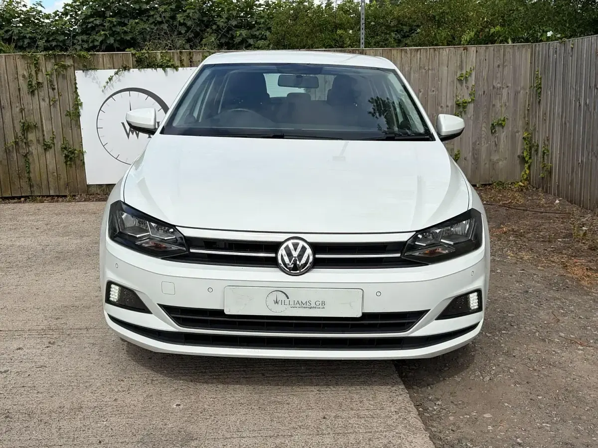 Used VW Polo SE 95 HP (69 kW) 2019 White Hatchback
