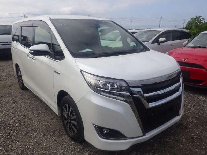 White Used 2019 Toyota Noah MPV | £15,995 (Expensive) - Image 1/4
