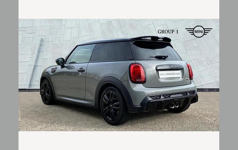 Usado Mini John Cooper Works Hatch 231 CV (169 kW) 2022 Gris Utilitario