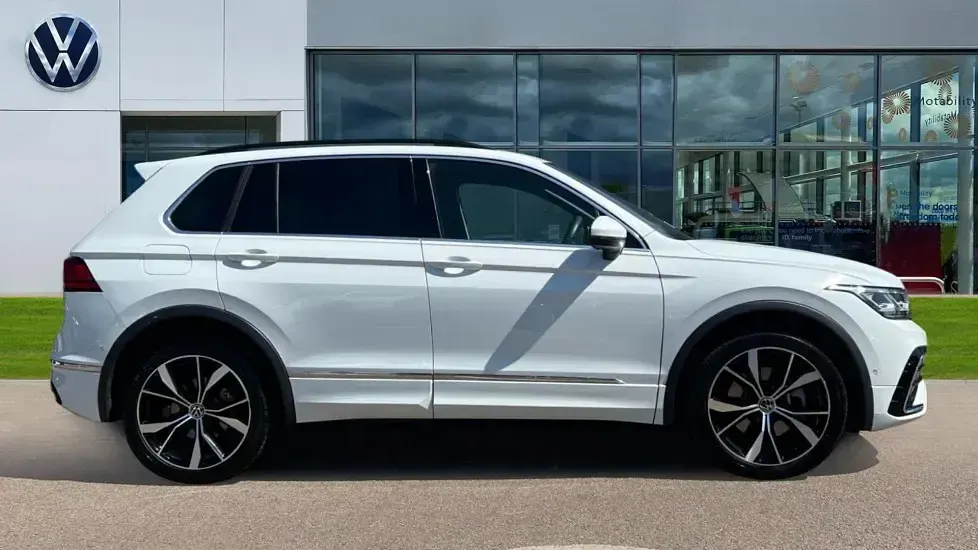 Używany VW Tiguan R-line 245 KM (180 kW) 2023 Biały SUV