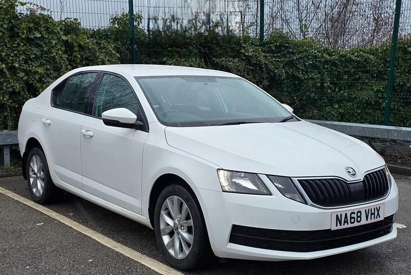 Used Skoda Octavia 115 HP (84 kW) 2018 White Hatchback