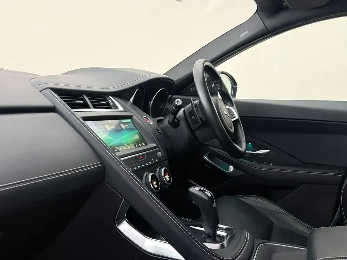 Used Jaguar E-Pace R-Dynamic 200 HP (147 kW) 2020 White SUV