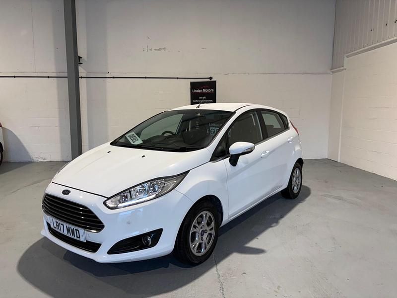 Used Ford Fiesta Zetec 2017 White Hatchback