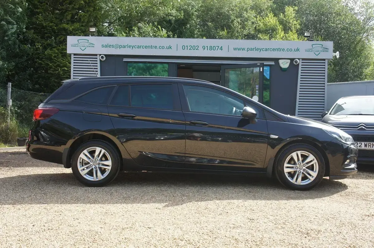 Used Vauxhall Astra Design Edition 2025 Black Estate