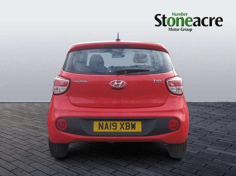 Used Hyundai i10 SE 87 HP (63 kW) 2019 Red Hatchback