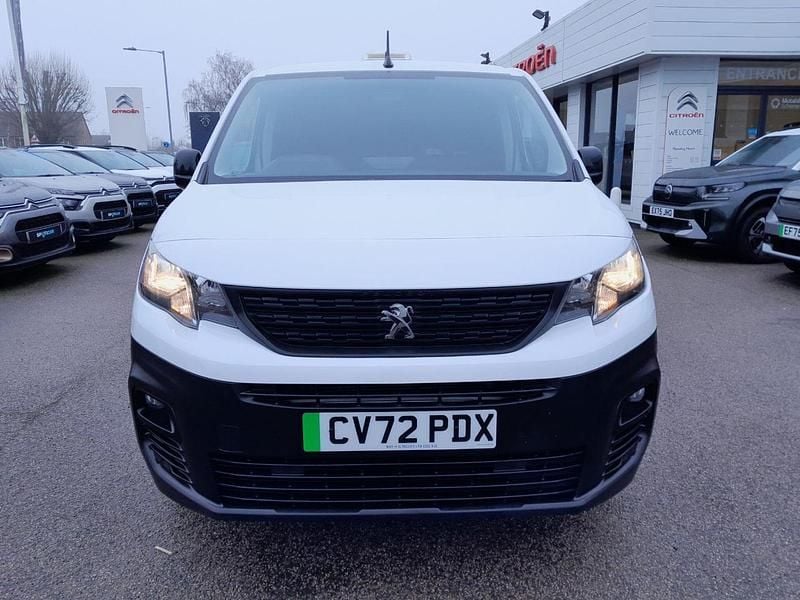 Used Peugeot E-Partner 49 kW (67 HP) 2022 White MPV