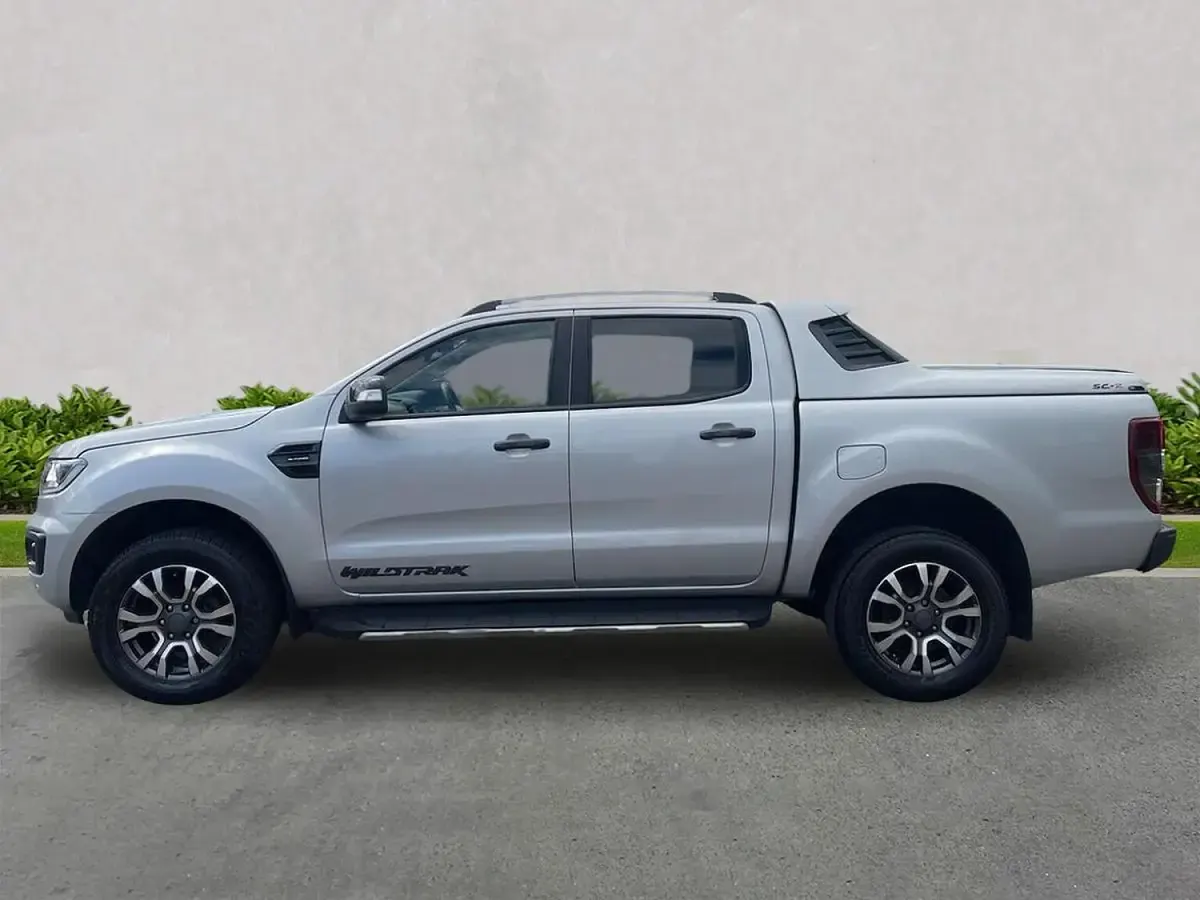 Usado Ford Ranger Wildtrack 213 CV (156 kW) 2023 Plateado Pickup/Camioneta