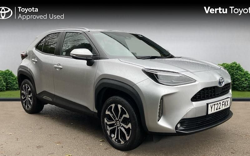 Used 2025 Toyota Yaris Hybrid Design Estate | £20,499 (Super price) - Image 1/4