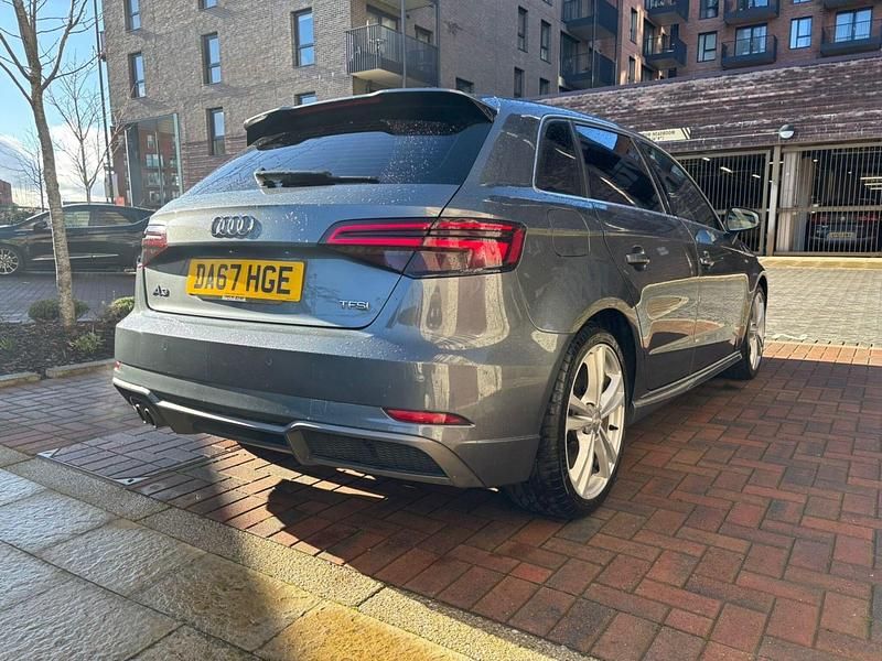 Begagnad Audi A3 S-Line 190 HK (139 kW) 2018 Grå Sedan