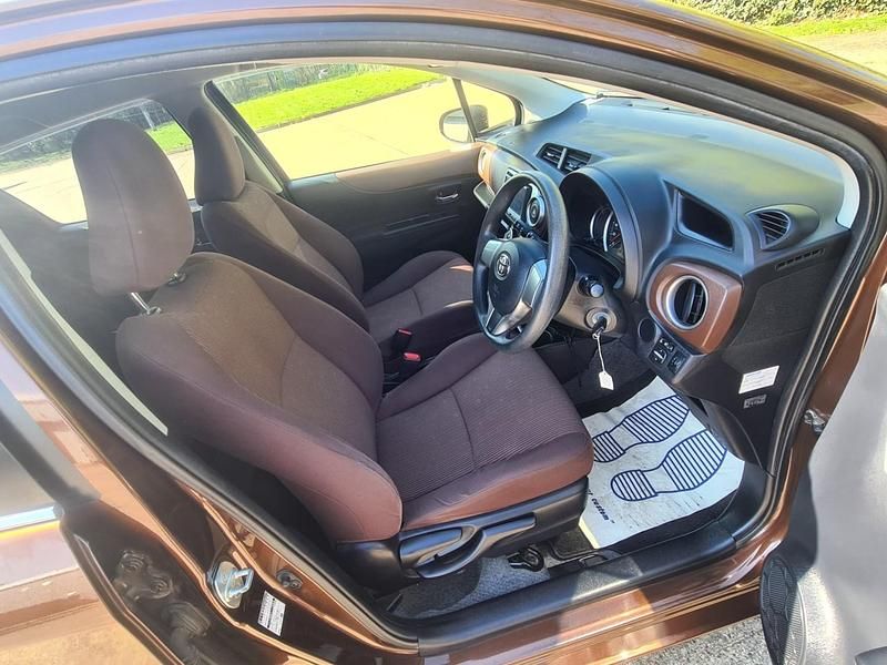 Used Toyota Yaris 2013 Brown Hatchback