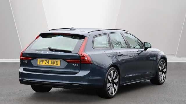 Used Volvo V90 Plus 350 HP (257 kW) 2025 Estate