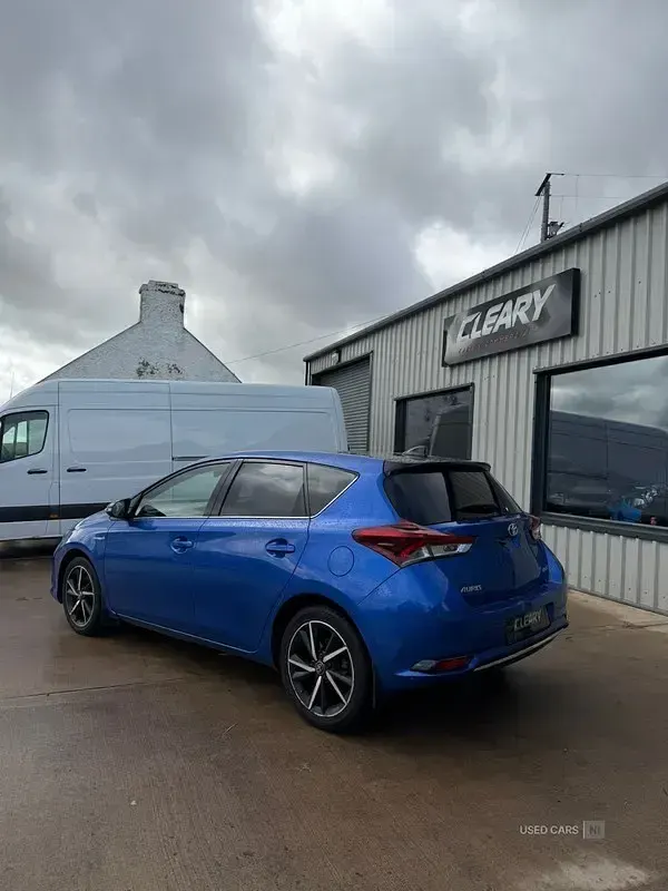 Usado Toyota Auris Hybrid Design 2018 Azul Citadino