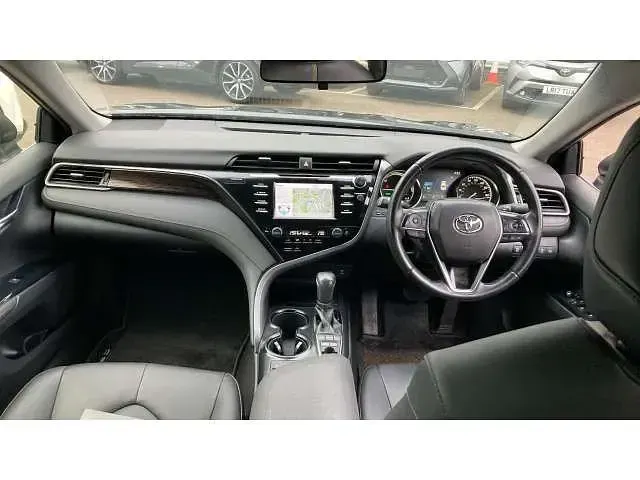 Usado Toyota Camry Design 218 HP (160 kW) 2019 Preto Sedan