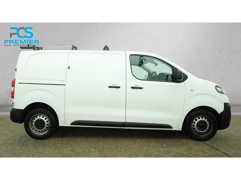 Used Vauxhall Vivaro 145 HP (106 kW) 2022 White MPV