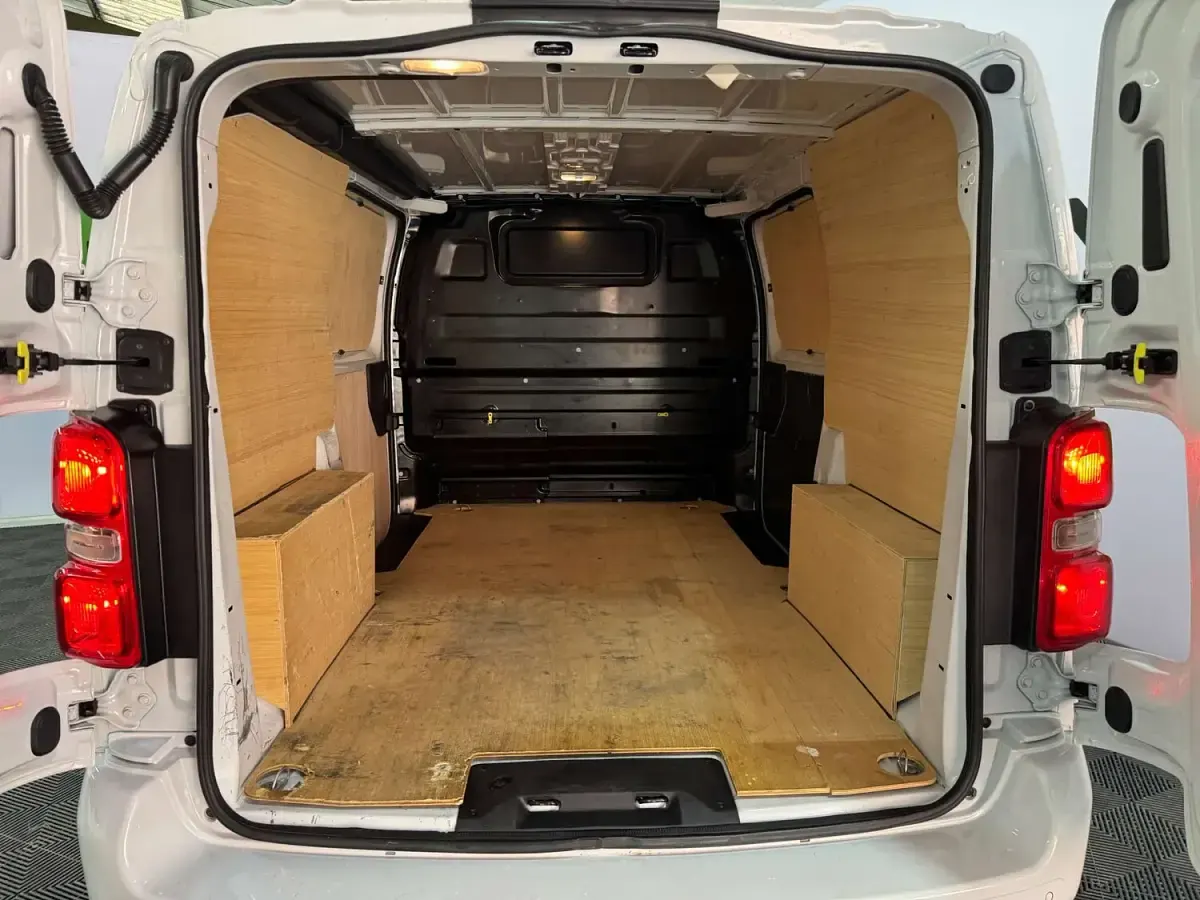 Used Vauxhall Vivaro Sportive 100 HP (73 kW) 2022 White MPV