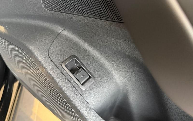 New Audi e-tron S-Line 225 kW (306 HP) 2025 SUV