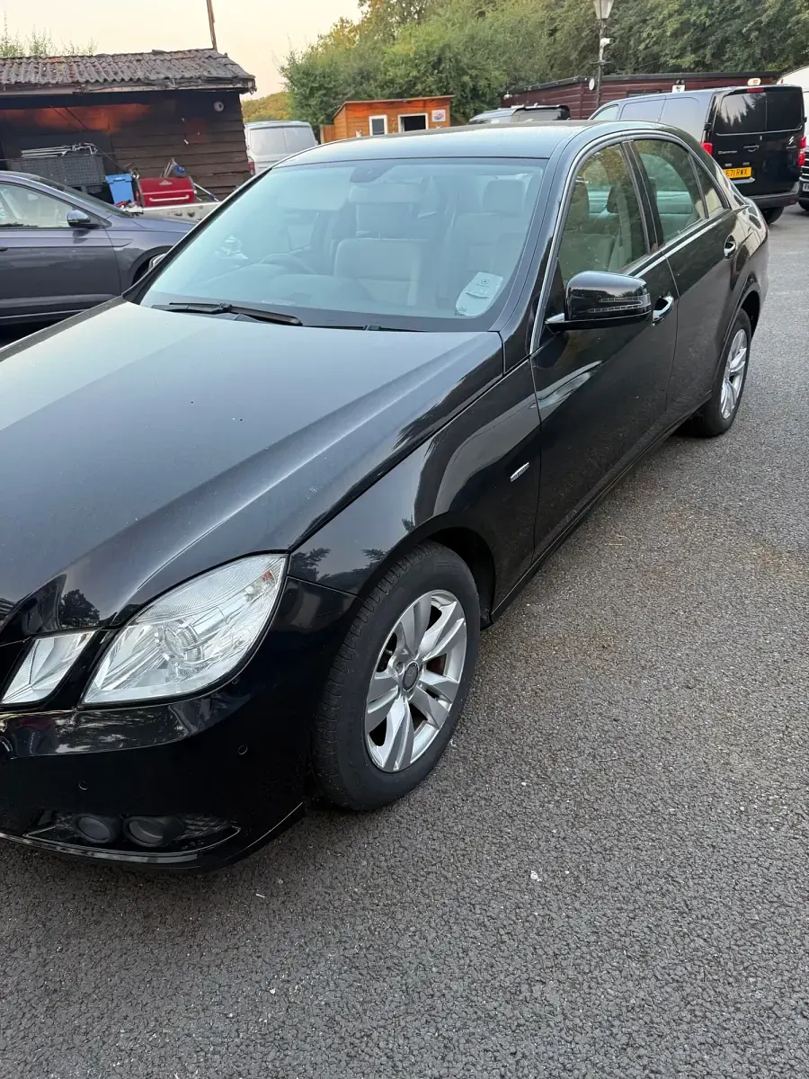 Used Mercedes E220 SE 2010 Black Sedan