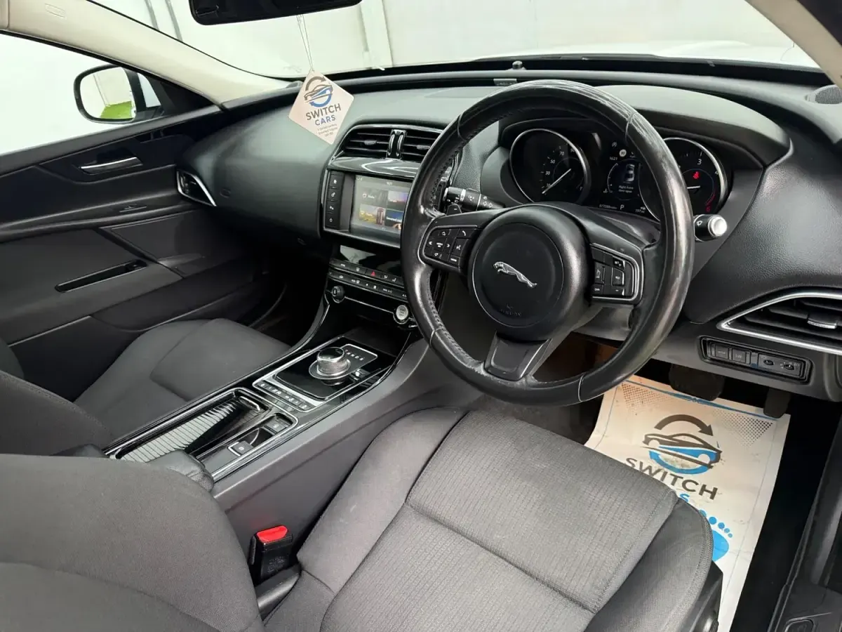 Used Jaguar XE SE 163 HP (119 kW) 2018 White Sedan