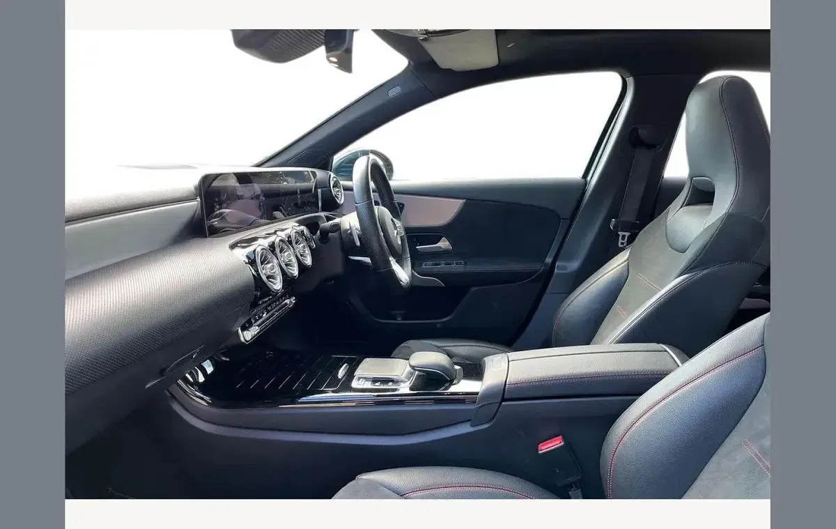 Usado Mercedes A250 AMG Line Premium Plus 224 HP (164 kW) 2019 Azul Citadino