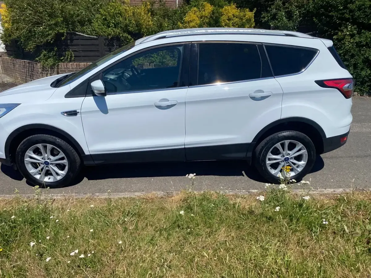 Used Ford Kuga Titanium 120 HP (88 kW) 2017 White SUV